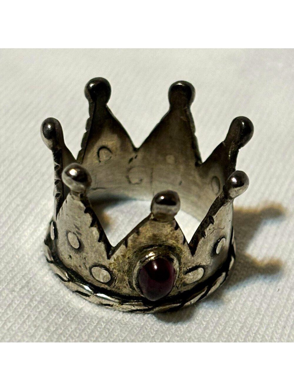 Sterling Silver Crown Band Ring Center Garnet Handmade Vintage 8.25